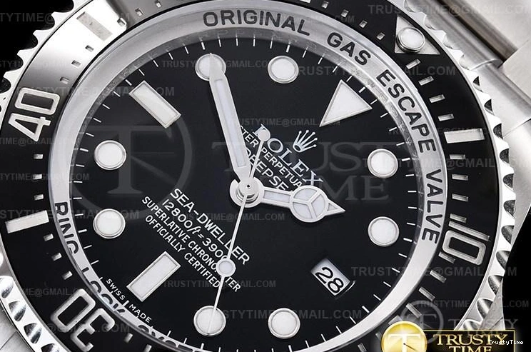 0113 ROLSD093 – Deep Sea Dweller Black Contemporary 1015